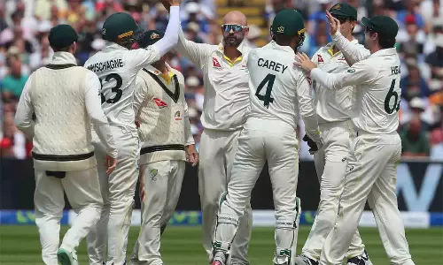 ஆஷஸ் முதல் டெஸ்ட்: ஆஸ்திரேலியா வெற்றி பெற 281 ரன்கள் இலக்கு