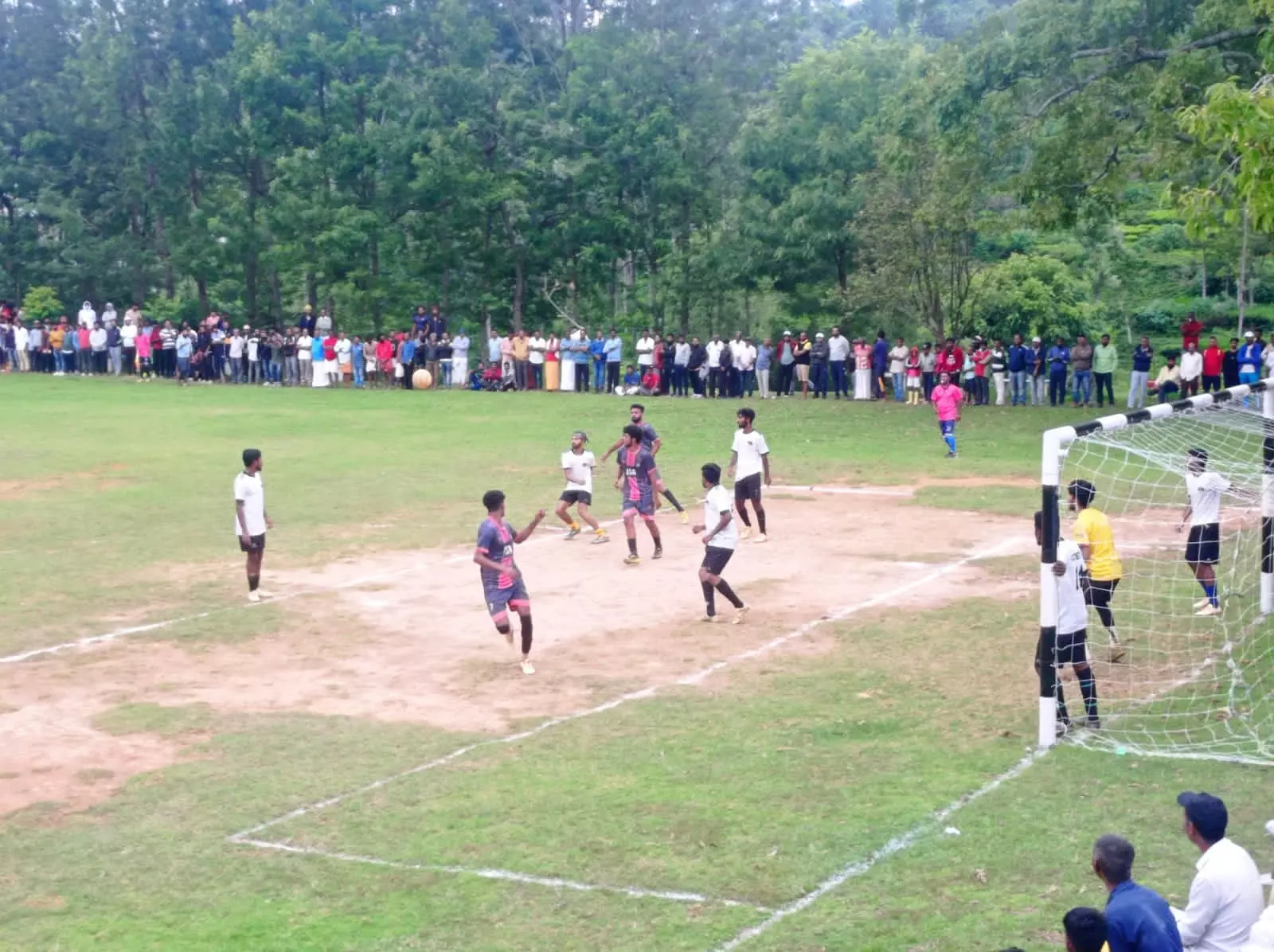 கோத்தகிரி அருகே கால்பந்து இறுதி போட்டியில் கட்டபெட்டு அணி வெற்றி கோத்தகிரி அருகே கால்பந்து இறுதி போட்டியில் கட்டபெட்டு அணி வெற்றி