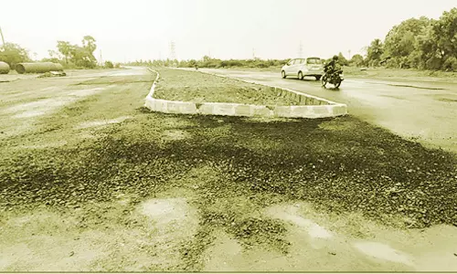 திருப்போரூர், கேளம்பாக்கம் புறவழிச்சாலை பணி 5 ஆண்டு ஆகியும் முடியவில்லை- விரைந்து முடிக்க கோரிக்கை