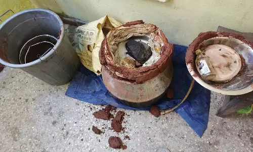 அருமனையில் தப்பி ஓடிய சாராய வியாபாரியை பிடிக்க 2 தனிப்படை