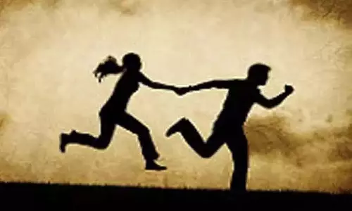 மார்த்தாண்டம் போலீஸ் நிலையத்தில் கள்ளக்காதலனுக்காக குழந்தைகளை உதறி தள்ளிய இளம்பெண்