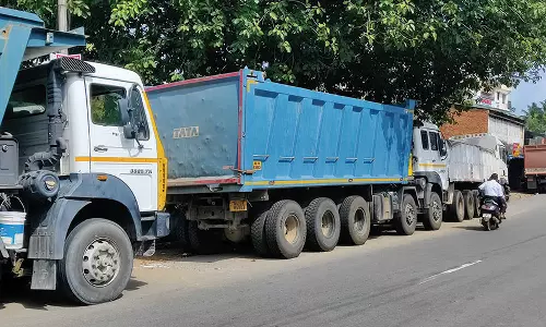 களியக்காவிளை அருகே அதிகபாரம் கனிம வளங்களை ஏற்றி கேரளாவிற்கு கடத்த முயன்ற 9 லாரிகள் பறிமுதல்