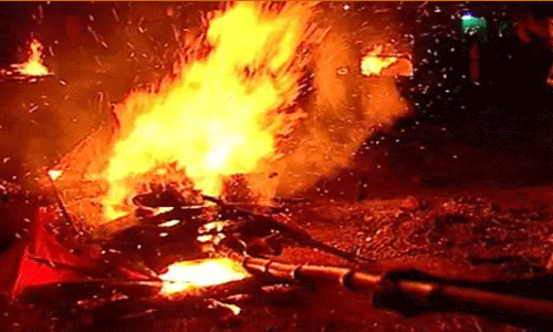 தற்கொலை செய்த பெண்ணின் உடல் போலீசுக்கு தெரியாமல் எரிப்பு