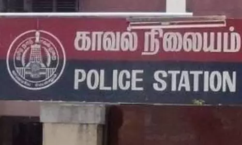 மதுரையில் பெற்றோர் மது குடித்து துன்புறுத்தியதால் போலீஸ் நிலையத்தில் தஞ்சம் அடைந்த சிறுமி