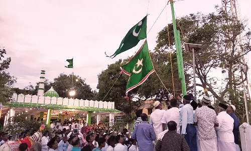 கீழக்கரை வலியுல்லாஹ் தர்கா கொடியேற்று விழா