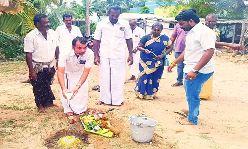 வாசுதேவநல்லூர் அருகே புதிதாக தார்ச்சாலை அமைக்கும் பணிக்கான பூமி பூஜை