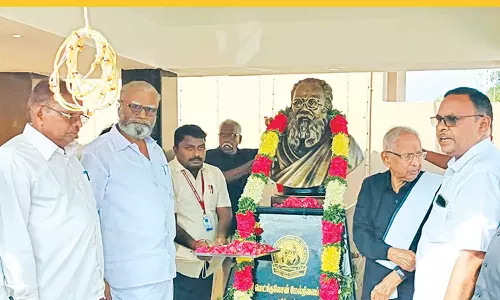 முதல்-அமைச்சரின் அதிகாரத்தில் தலையிட கவர்னருக்கு எந்த உரிமையும் இல்லை