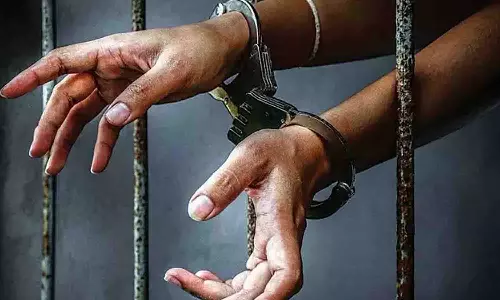 புகையிலை பொருட்களை விற்றவர் குண்டர் சட்டத்தில் கைது - போலீஸ் கமிஷனர் நடவடிக்கை