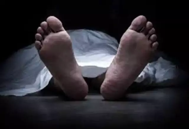 காரைக்கால் அருகே மழையில் வழுக்கி விழுந்து மாற்று திறனாளி பலி காரைக்கால் அருகே மழையில் வழுக்கி விழுந்து மாற்று திறனாளி பலி