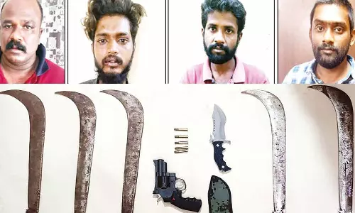 திருப்பூர் அருகே துப்பாக்கி-பயங்கர ஆயுதங்களுடன் சுற்றி திரிந்த கஞ்சா கும்பல் கைது