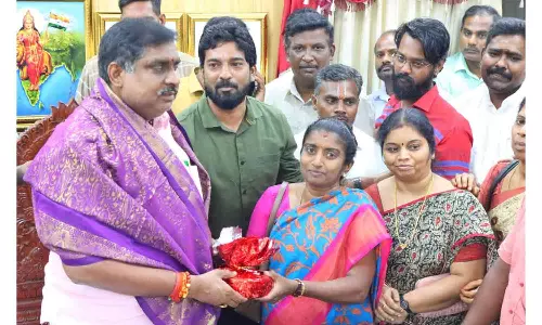 ஆசிரியர்கள் சொந்த பிராந்திய கிராம பள்ளிக்கு மாற்றம்