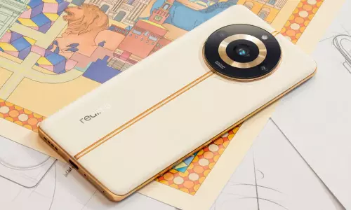 5 நாட்களில் 2 லட்சம் யூனிட்கள் - விற்பனையில் புது சாதனை படைத்த ரியல்மி ஸ்மார்ட்போன்