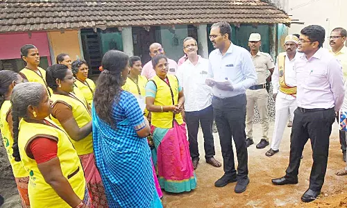 வளர்ச்சித்திட்ட பணிகளை விரைந்து முடித்து செயல்பாட்டுக்கு கொண்டு வர வேண்டும்