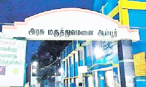 ஆம்பூர் அரசு மருத்துவமனையில் பெண்கள் வார்டில் துர்நாற்றம்