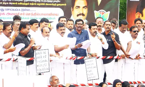 வேலூரில் அ.தி.மு.க. ஆர்ப்பாட்டம்