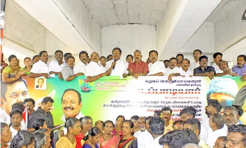 செந்தில் பாலாஜியை பதவி நீக்கம் செய்யக்கோரி நெல்லையில் அ.தி.மு.க.வினர் கண்டன ஆர்ப்பாட்டம்