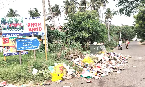 கருமத்தம்பட்டியில் தேங்கி கிடக்கும் குப்பைகள்