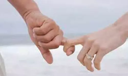 கோவையில் கள்ளக்காதலனுடன் ஓட்டம் பிடித்த இளம்பெண்