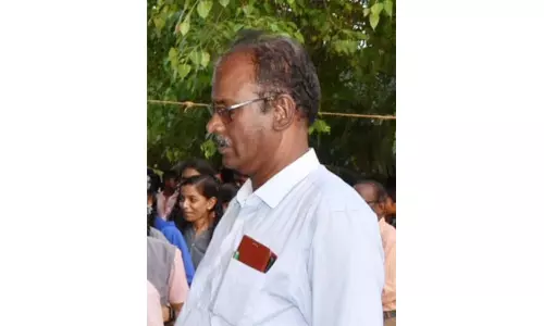 பெற்றோர்களிடம் கட்டாய  பணம் வசூல்; அரசு பள்ளி தலைமையாசிரியர் சஸ்பெண்ட்