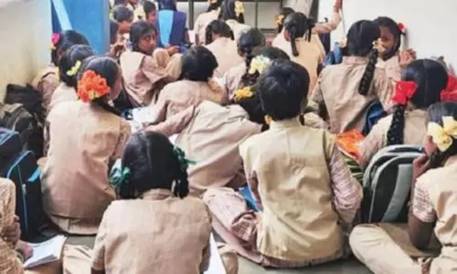 அடிப்படை வசதிகள் இல்லாததால் தவிக்கும் தேன்கனிக்கோட்டை அரசு பெண்கள் பள்ளி மாணவிகள்