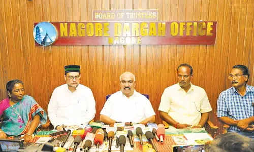 ஏர்வாடி தர்கா சந்தனக்கூடு விழாவிற்கு அரசு சார்பில் சந்தன மரகட்டைகள் வழங்க நடவடிக்கை