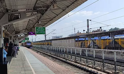 சேலம் ரெயில் நிலையங்களில் தொழிலாளர் நலத்துறை அதிகாரிகள் திடீர் ஆய்வு