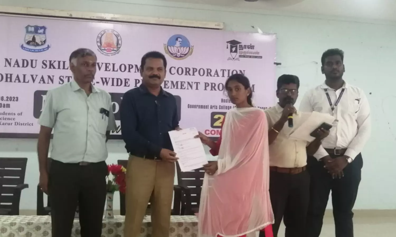 கரூரில் வேலை வாய்ப்பு முகாம் கரூரில் வேலை வாய்ப்பு முகாம்