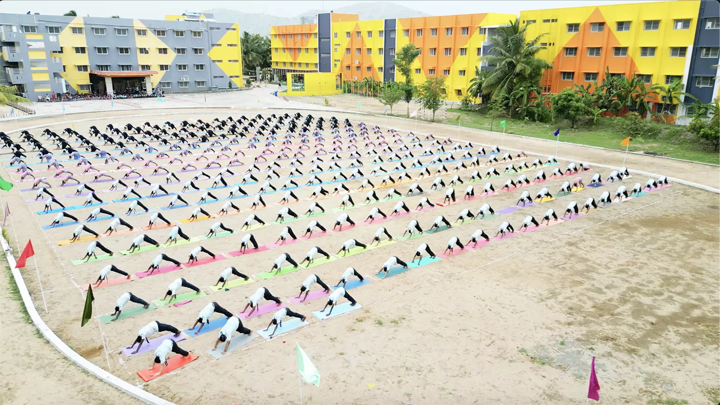 கிருஷ்ணகிரி நாளந்தா சி.பி.எஸ்.இ. பள்ளியில் சர்வதேச யோகா தின நிகழ்ச்சி கிருஷ்ணகிரி நாளந்தா சி.பி.எஸ்.இ. பள்ளியில் சர்வதேச யோகா தின நிகழ்ச்சி