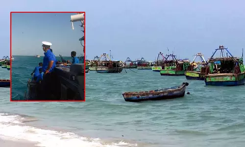 நெடுந்தீவு அருகே தமிழக மீனவர்கள் 21 பேர் கைது