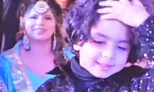 கச்சா பாதாம் பாடலுக்கு நடனம் ஆடிய பாகிஸ்தான் சிறுவன்