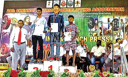 சென்னை மாவட்ட வலு தூக்குதல் போட்டி- ஆக்சிஜன் உடற்பயிற்சி மையம் சாம்பியன்