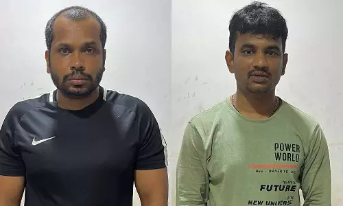 தொழில் அதிபரிடம் ரூ.10 லட்சம் கேட்டு மிரட்டல்- ஆந்திராவை சேர்ந்த 2 வாலிபர்கள் கைது