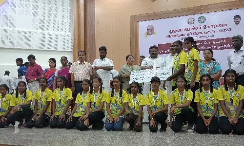 முதலமைச்சர் கோப்பைக்கான விளையாட்டு போட்டியில் வெற்றி பெற்றவர்களுக்கு பதக்கம்