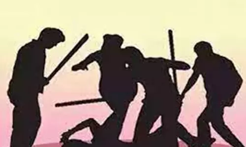 அகரம்சீகூர் அருகே பெட்ரோல் பங்க் ஊழியர் மீது தாக்குதல்