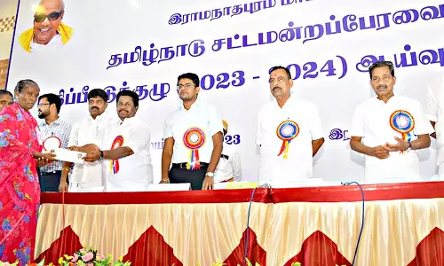 வளர்ச்சி திட்டப்பணிகளை உரிய காலத்தில் முடிக்க கோரிக்கை