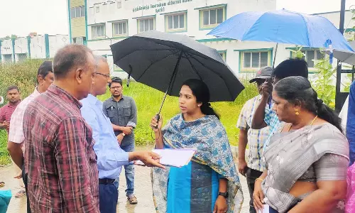 வேளாண் அலுவலகத்தை கழிவுநீர் சூழ்ந்ததால் கால்வாய் அமைக்க கலெக்டர் உத்தரவு