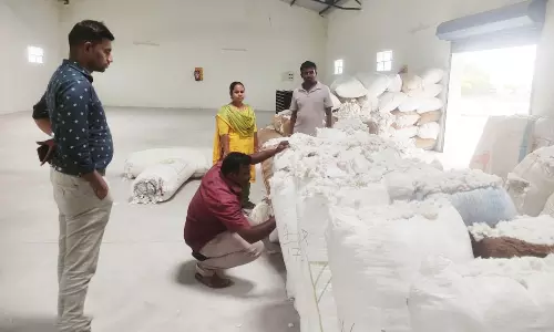 ஒழுங்குமுறை விற்பனைக் கூடத்தில் பருத்தி ஏலம் தொடக்கம்