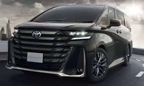 லெக்சஸ் LM சார்ந்து உருவாக்கப்பட்ட டொயோட்டா வெல்ஃபயர் அறிமுகம்