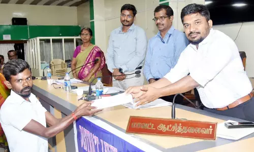 கல்வி கடன்களை தாமதமின்றி உடனே வழங்க வேண்டும்-கலெக்டர்