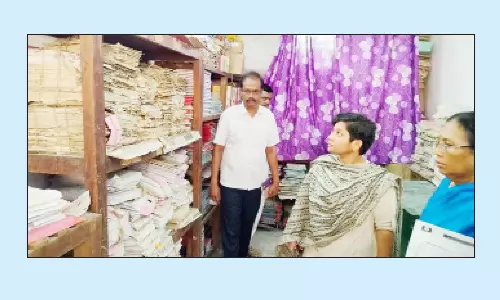 திருப்புவனம் ஊராட்சி அலுவலகத்தில் ஆண்டாய்வு மேற்கொண்ட கலெக்டர்