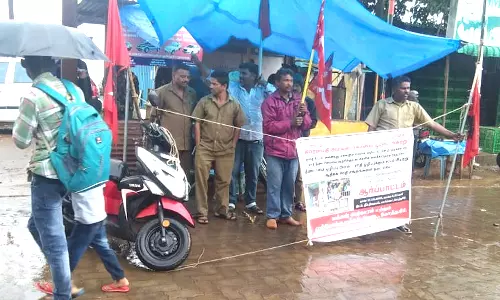 கோத்தகிரியில் மக்கள் அதிகாரம் அமைப்பினர் ஆர்ப்பாட்டம்