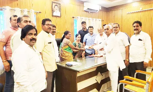 பள்ளிகளுக்கு ரூ.5 லட்சம் நிதி