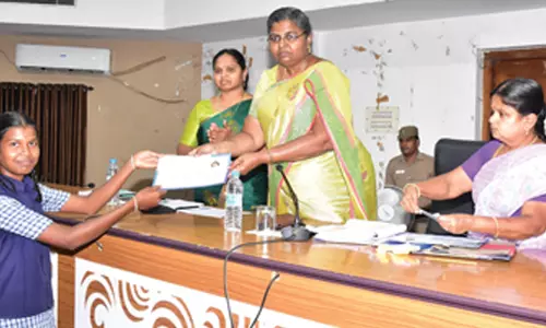 மாவட்ட அளவிலான கவிதை போட்டியில் நாமக்கல் அரசு பள்ளி மாணவி முதலிடம்