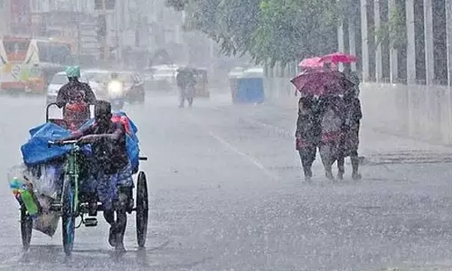 சென்னையில் வெளுத்து வாங்கும் மழை- அடுத்த 3 மணி நேரத்திற்கு 15 மாவட்டங்களில் மழைக்கு வாய்ப்பு