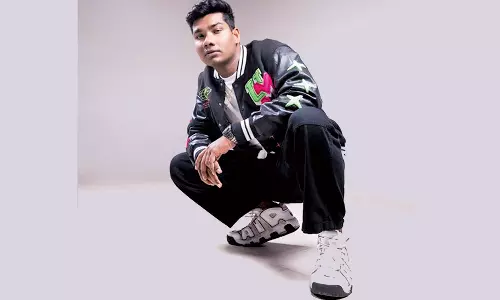 திருவேற்காட்டில் பரபரப்பு- இசைக்கலைஞரை சினிமா பாணியில் காரில் கடத்திய கும்பல்