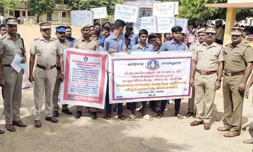 பெரியபாளையம் மதுவிலக்கு அமல் பிரிவு காவல் துறை சார்பில் போதை விழிப்புணர்வு பேரணி