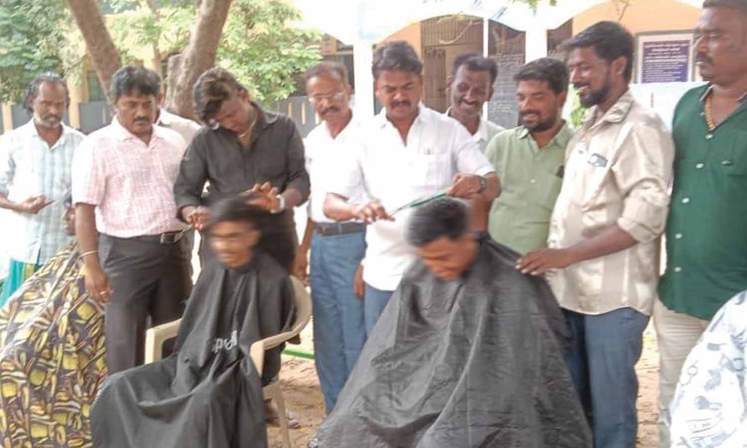 'புள்ளிங்கோ' ஸ்டைலில் வந்த 100 மாணவர்களின் தலைமுடியை நறுக்கிய