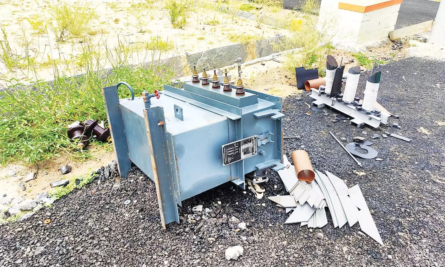 ஒரே மாதத்தில் 5 இடங்களில் வேட்டை: தேன்கனிகோட்டையில் டிரான்ஸ்பார்மரில் மின்கம்பி திருட்டு ஒரே மாதத்தில் 5 இடங்களில் வேட்டை: தேன்கனிகோட்டையில் டிரான்ஸ்பார்மரில் மின்கம்பி திருட்டு