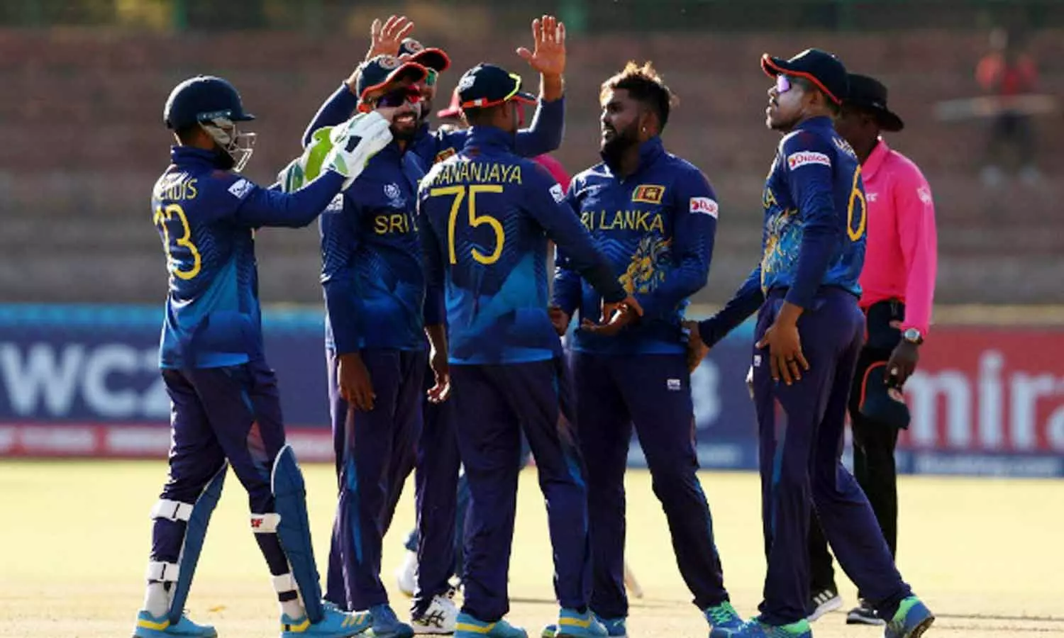 ஹசரங்கா சுழலில் சிக்கிய ஓமன் அணி.. 98 ரன்னில் ஆல் அவுட்