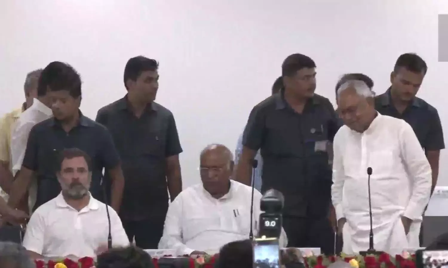 பீகாரில் எதிர்க்கட்சிகள் கூட்டம் நிறைவு - அடுத்த கூட்டம் சிம்லாவில் நடைபெறும் என அறிவிப்பு